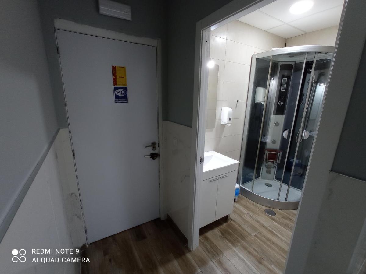 Hostal Avenida Andalucia - Solo Adultos Sevilla Kültér fotó