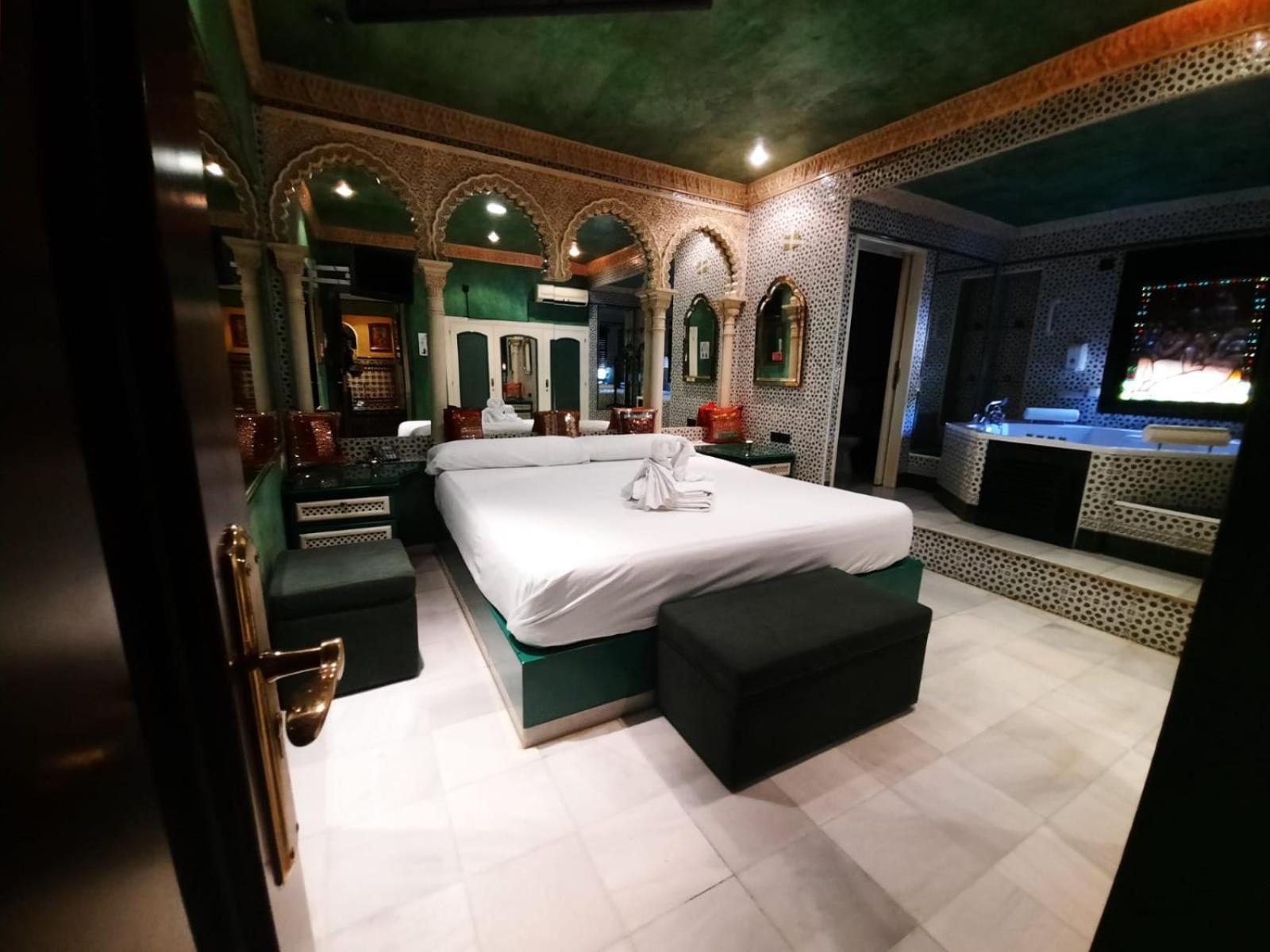 Hostal Avenida Andalucia - Solo Adultos Sevilla Kültér fotó