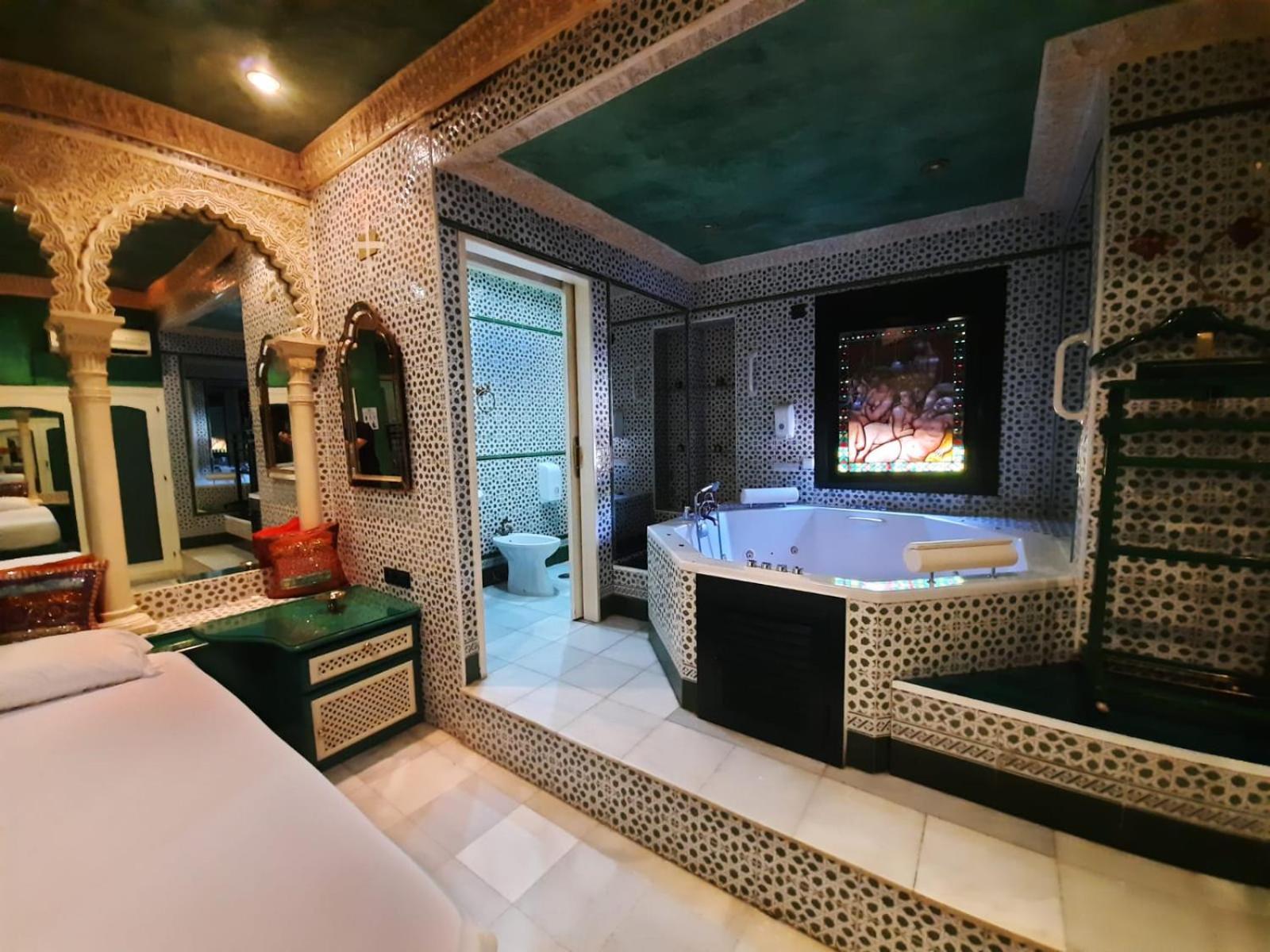 Hostal Avenida Andalucia - Solo Adultos Sevilla Kültér fotó
