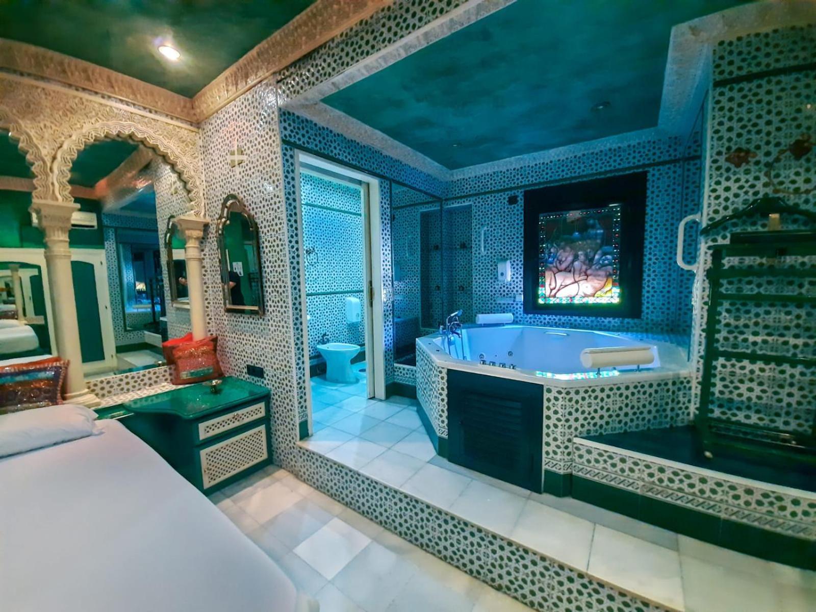 Hostal Avenida Andalucia - Solo Adultos Sevilla Kültér fotó