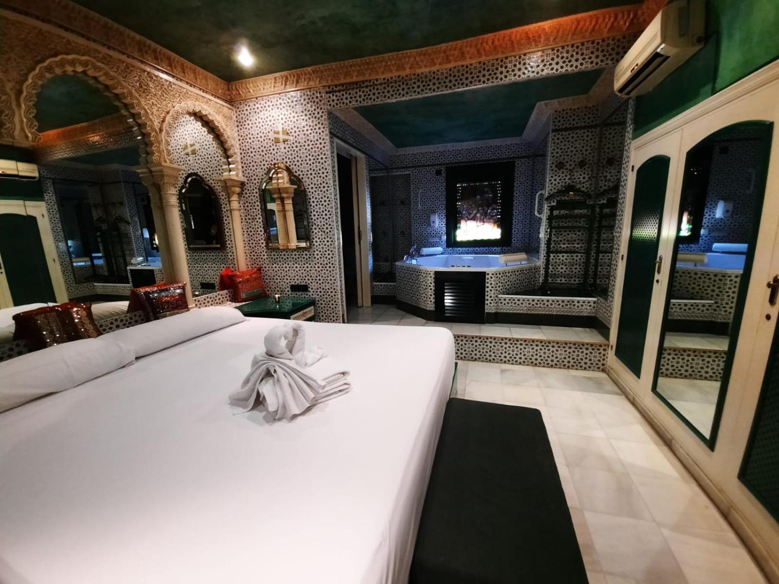 Hostal Avenida Andalucia - Solo Adultos Sevilla Kültér fotó