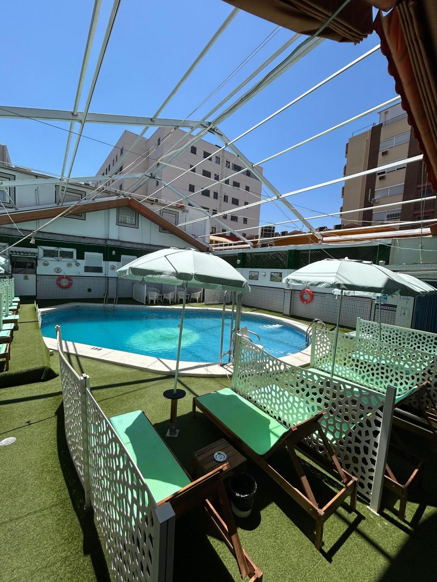 Hostal Avenida Andalucia - Solo Adultos Sevilla Kültér fotó