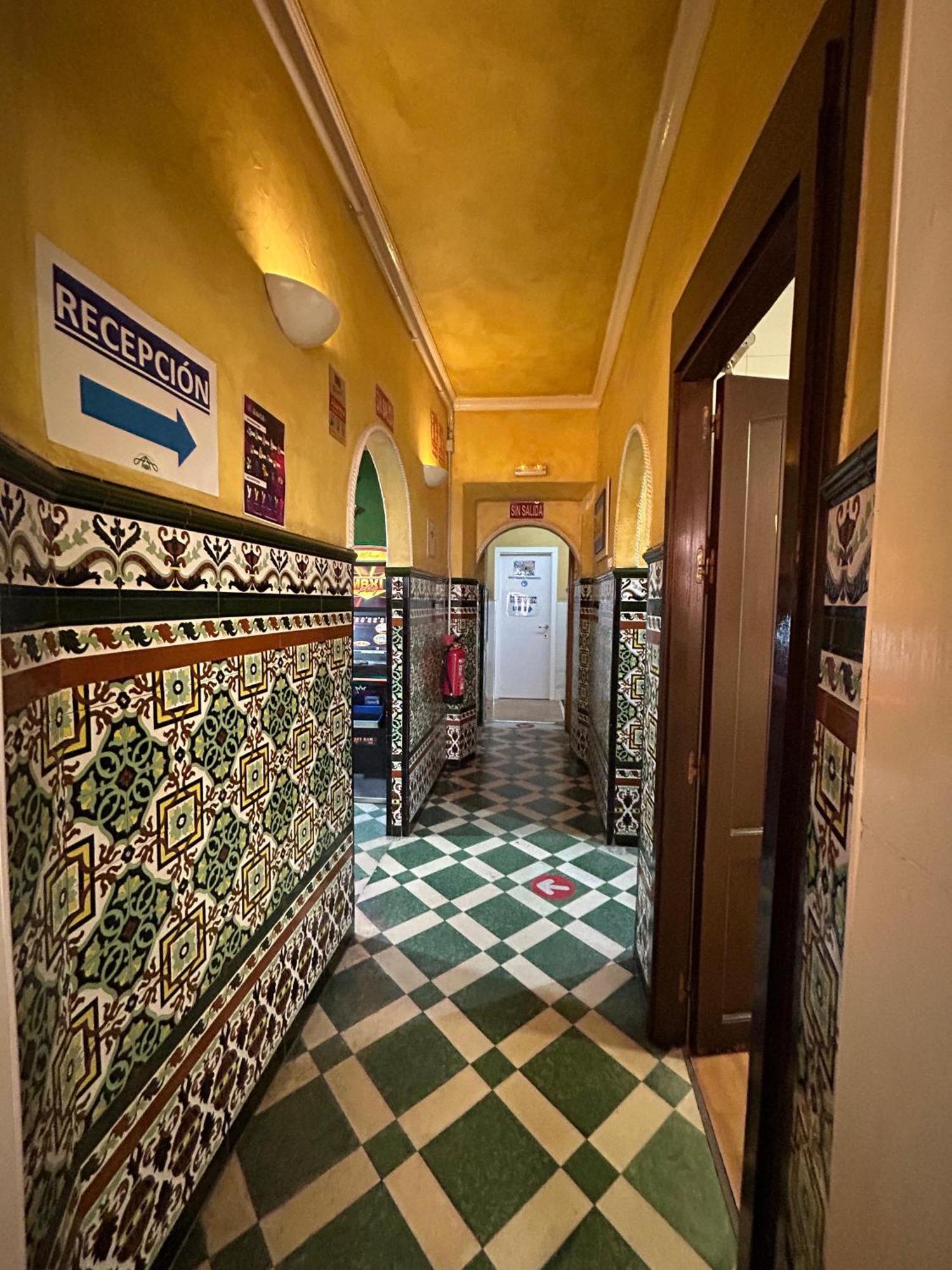 Hostal Avenida Andalucia - Solo Adultos Sevilla Kültér fotó