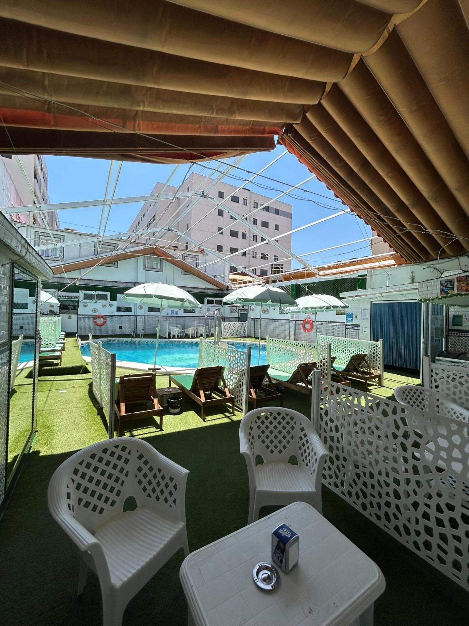 Hostal Avenida Andalucia - Solo Adultos Sevilla Kültér fotó