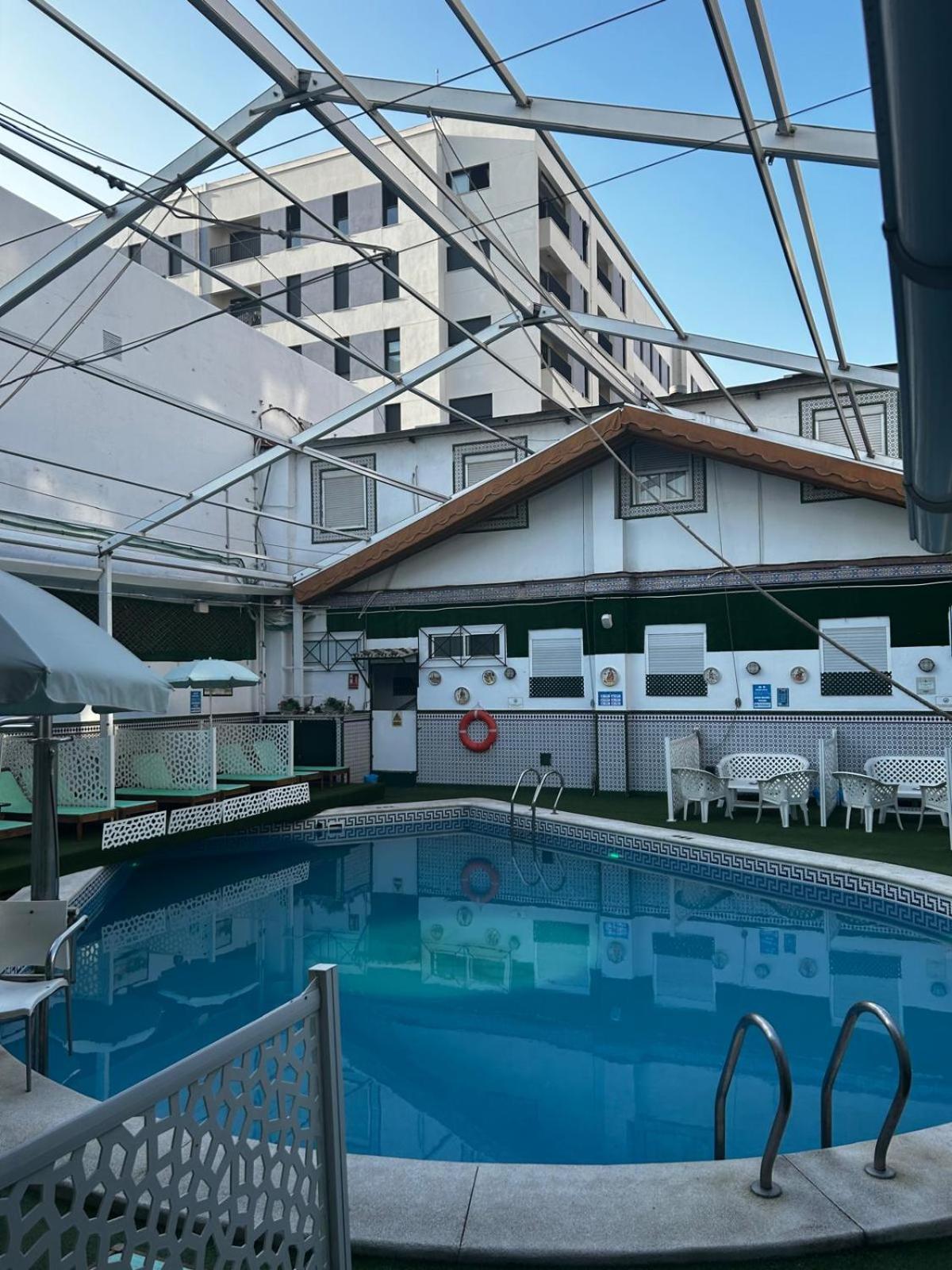 Hostal Avenida Andalucia - Solo Adultos Sevilla Kültér fotó