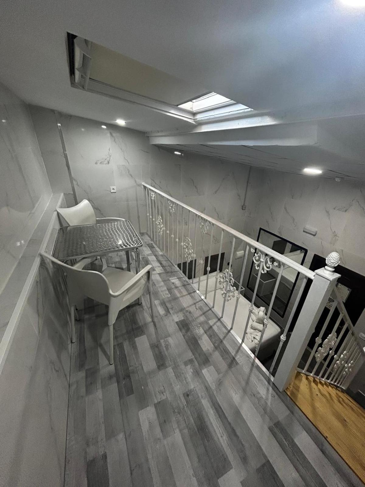 Hostal Avenida Andalucia - Solo Adultos Sevilla Kültér fotó