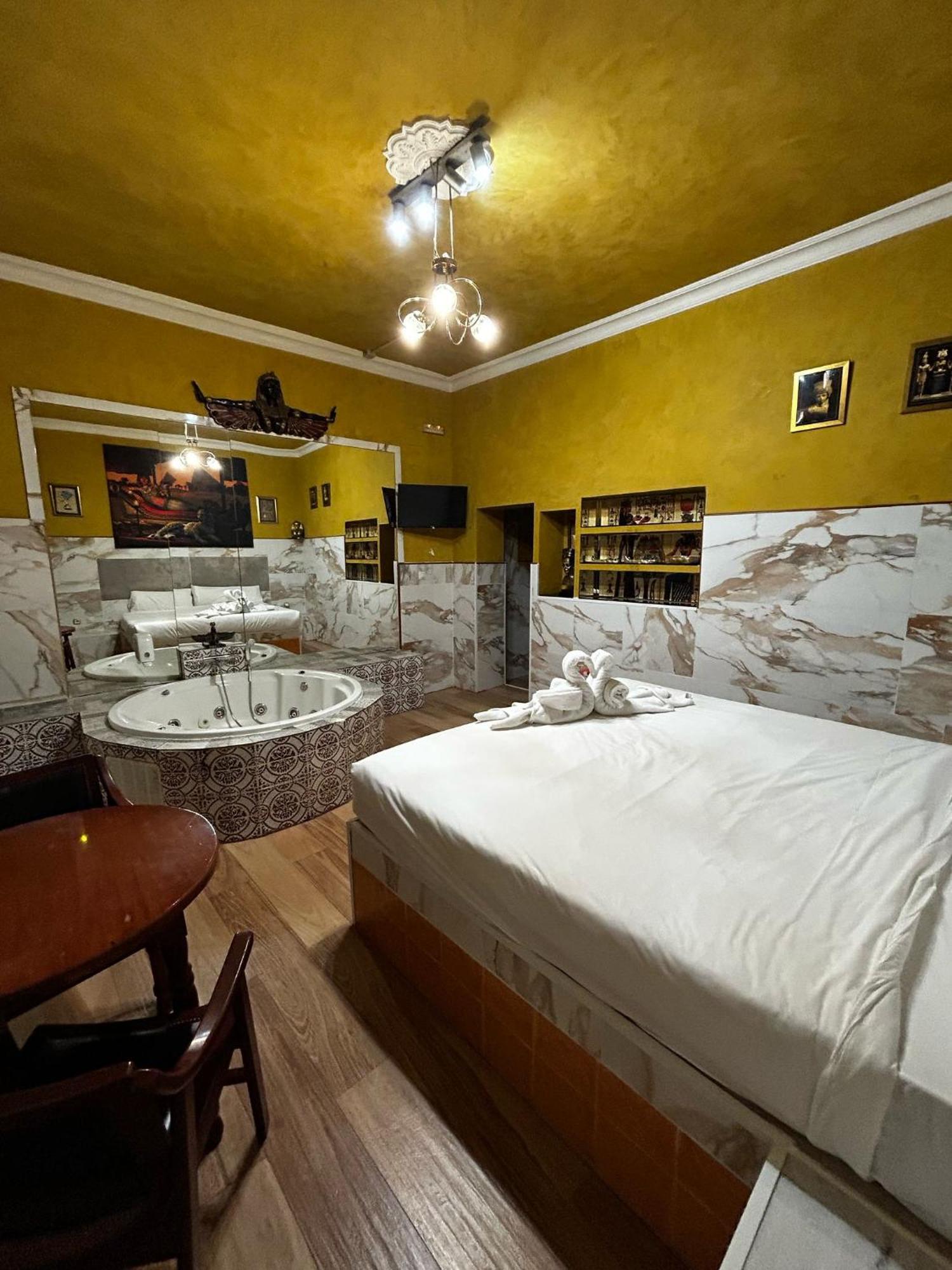 Hostal Avenida Andalucia - Solo Adultos Sevilla Kültér fotó