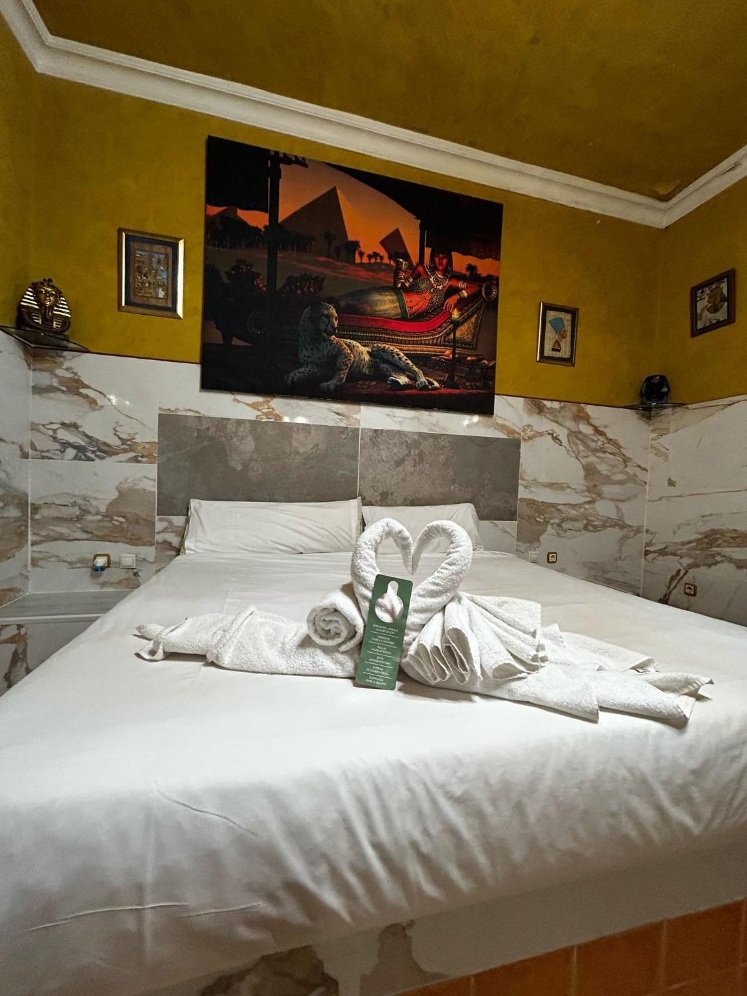 Hostal Avenida Andalucia - Solo Adultos Sevilla Kültér fotó